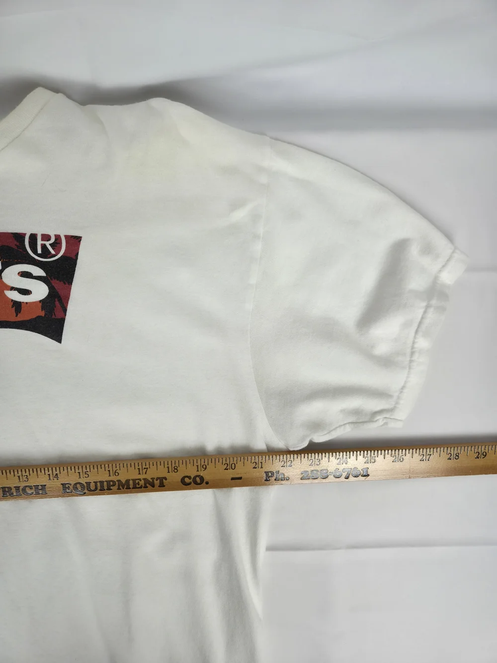Levi's Men's Cream Graphic Logo T-Shirt